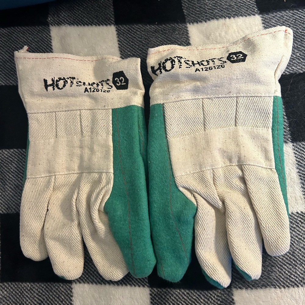 Hot Shots garden work gloves - new- sold in sets of three